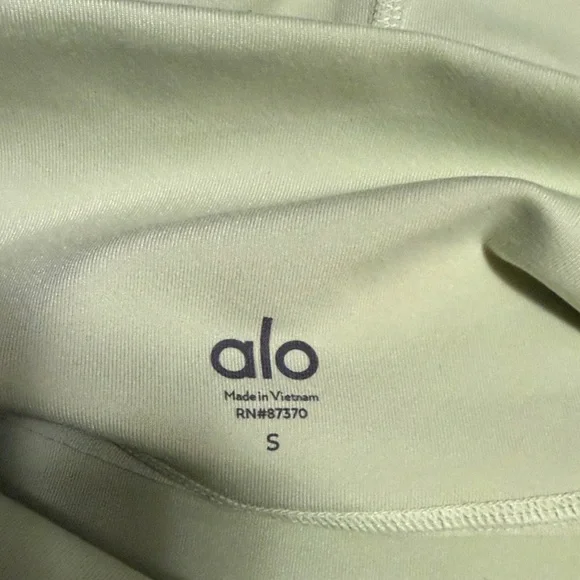 ALO Yoga Women's Light Green Bike Shorts - Picture 4 of 4